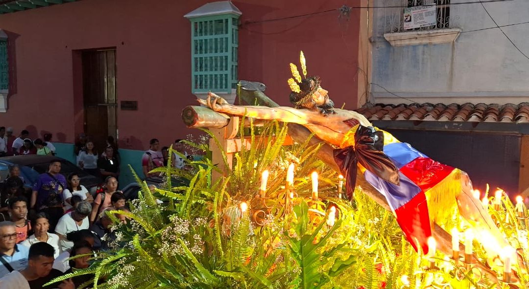 Petareños realizaron rogativa al Cristo de la Salud por Venezuela