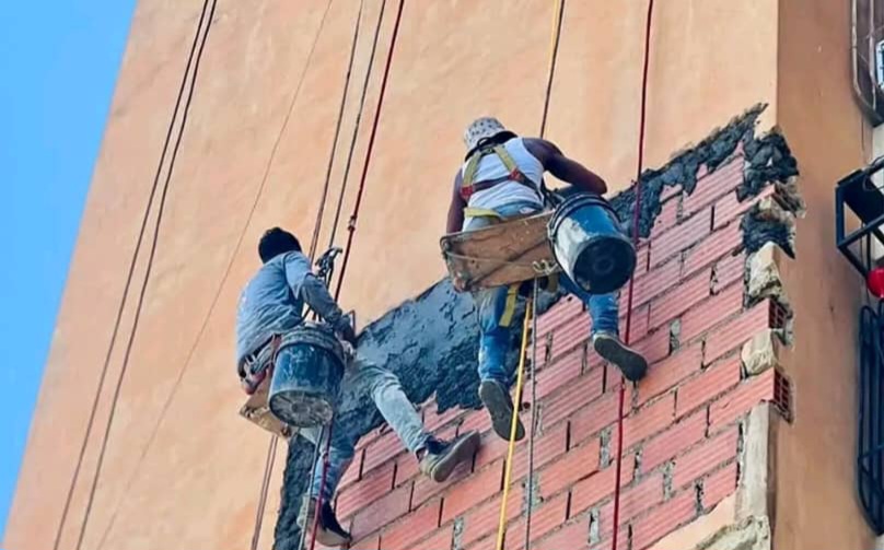 Continúan obras de rehabilitación en residencias Club Altamira en Santa Teresa del Tuy