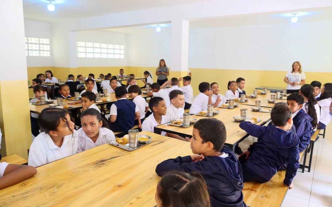Programa de Alimentación Escolar apunta a 2,5 millones de platos diarios en escuelas de Miranda