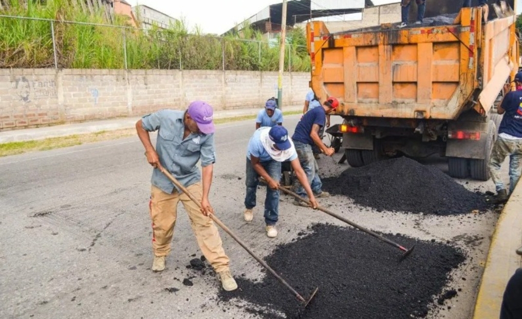 235 toneladas de asfalto se han aplicado en arterias viales de Carrizal