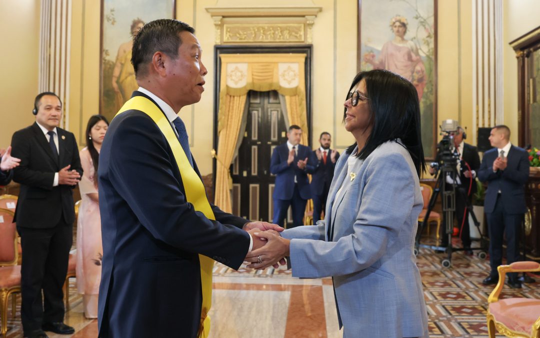 Venezuela otorga la Orden Francisco de Miranda al embajador de Vietnam tras culminar su misión diplomática