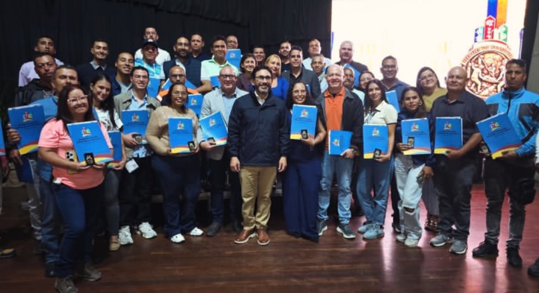 Servidores públicos y empresarios son reconocidos con la Orden Héroes de Venezuela