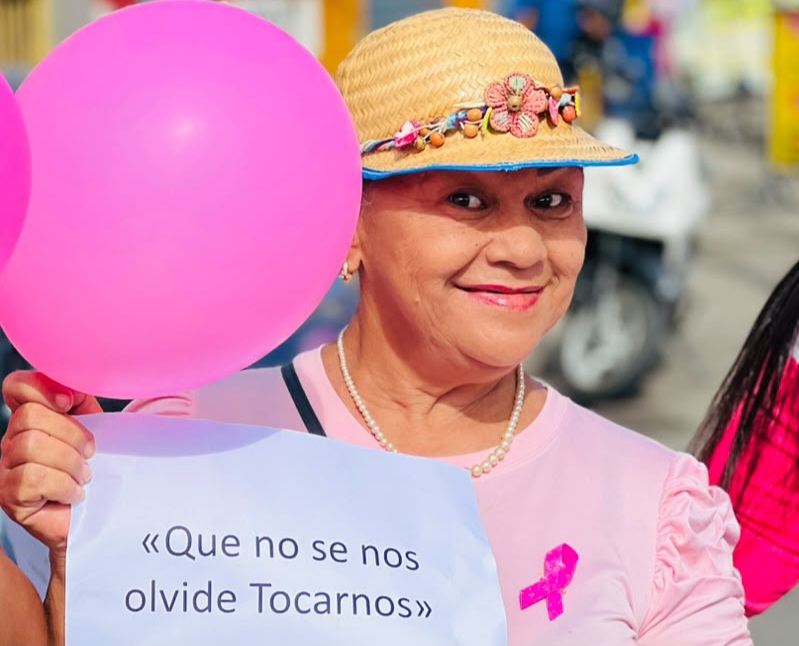 Santa Teresa del Tuy se vistió de rosa en caminata por la salud