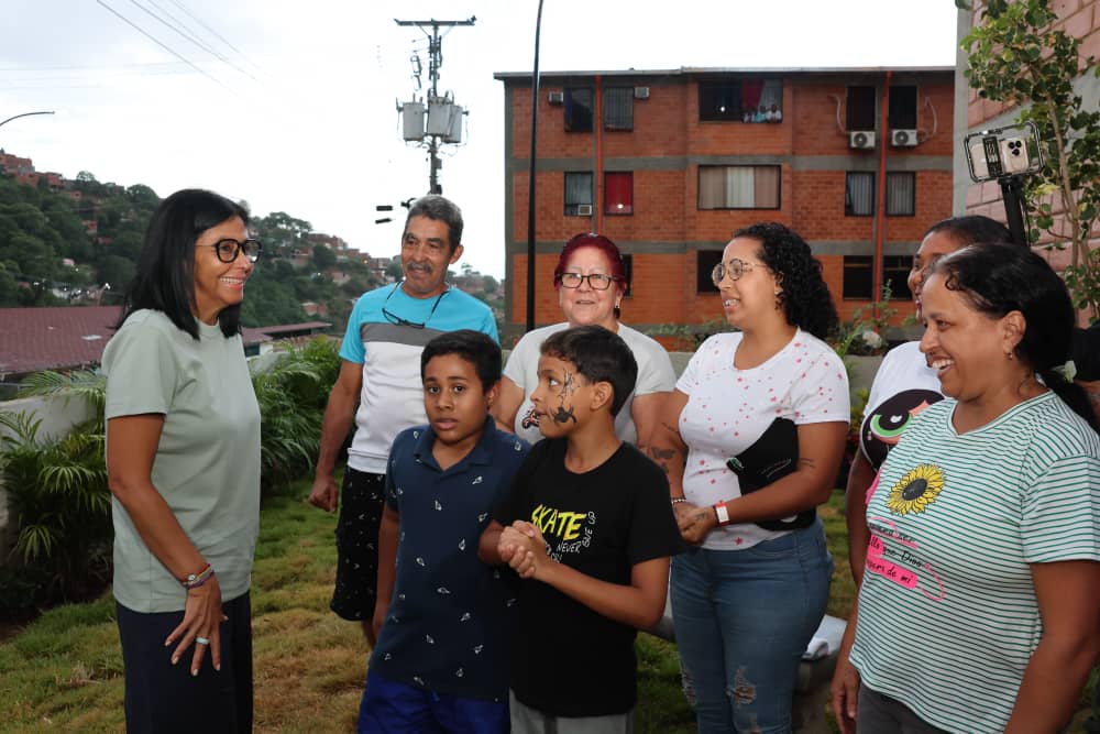 Presidenta Rodríguez entrega más de 600 viviendas rehabilitadas tras labores de recuperación post terremoto