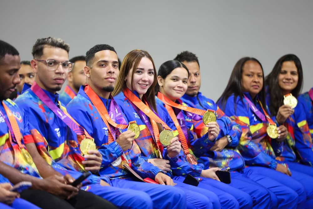 Atletas son reconocidos por éxitos alcanzado en Suramericanos Santa Fe 2026