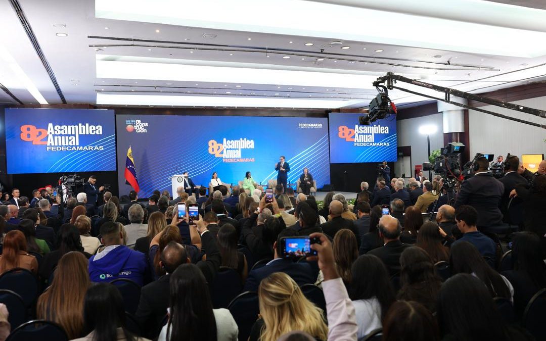 Presidenta Delcy Rodríguez participa en Asamblea de Fedecámaras para abordar desafíos económicos