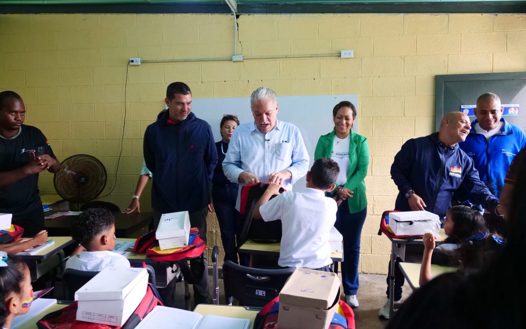 Gobernador Elio Serrano entrega espacios renovados de la UEN Teresa de Bolívar en Charallave