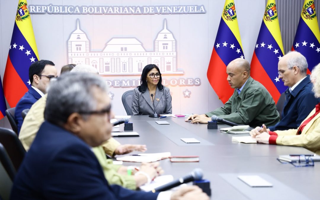 Presidenta Delcy Rodríguez encabeza reunión de consensos laborales con empresarios y trabajadores
