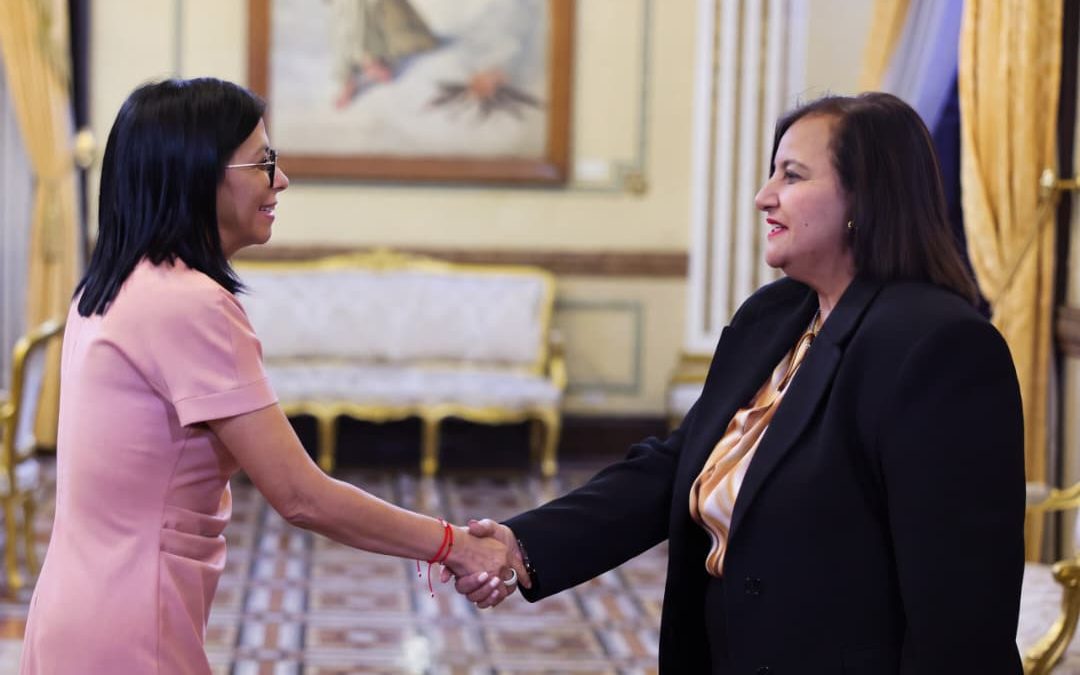 Delcy Rodríguez recibió a delegaciones de la Mesa de Diálogo