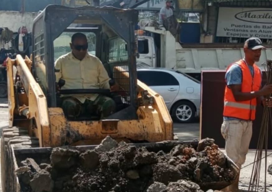 Iniciaron trabajos de recuperación de vialidad en sector El Rincón de Los Teques